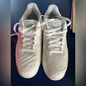 Men 9.5 Diadora tennis shoes new in box